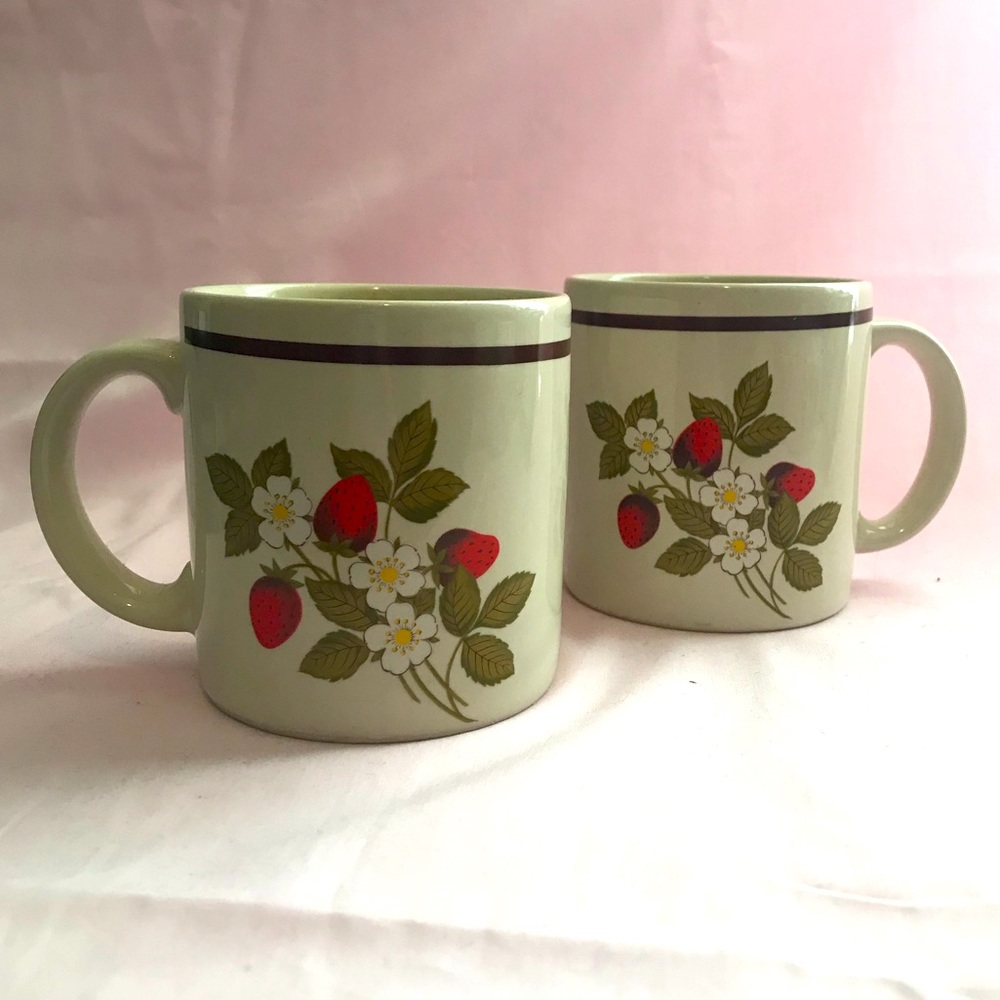 (Set of 2) Vintage strawberry print diner mugs